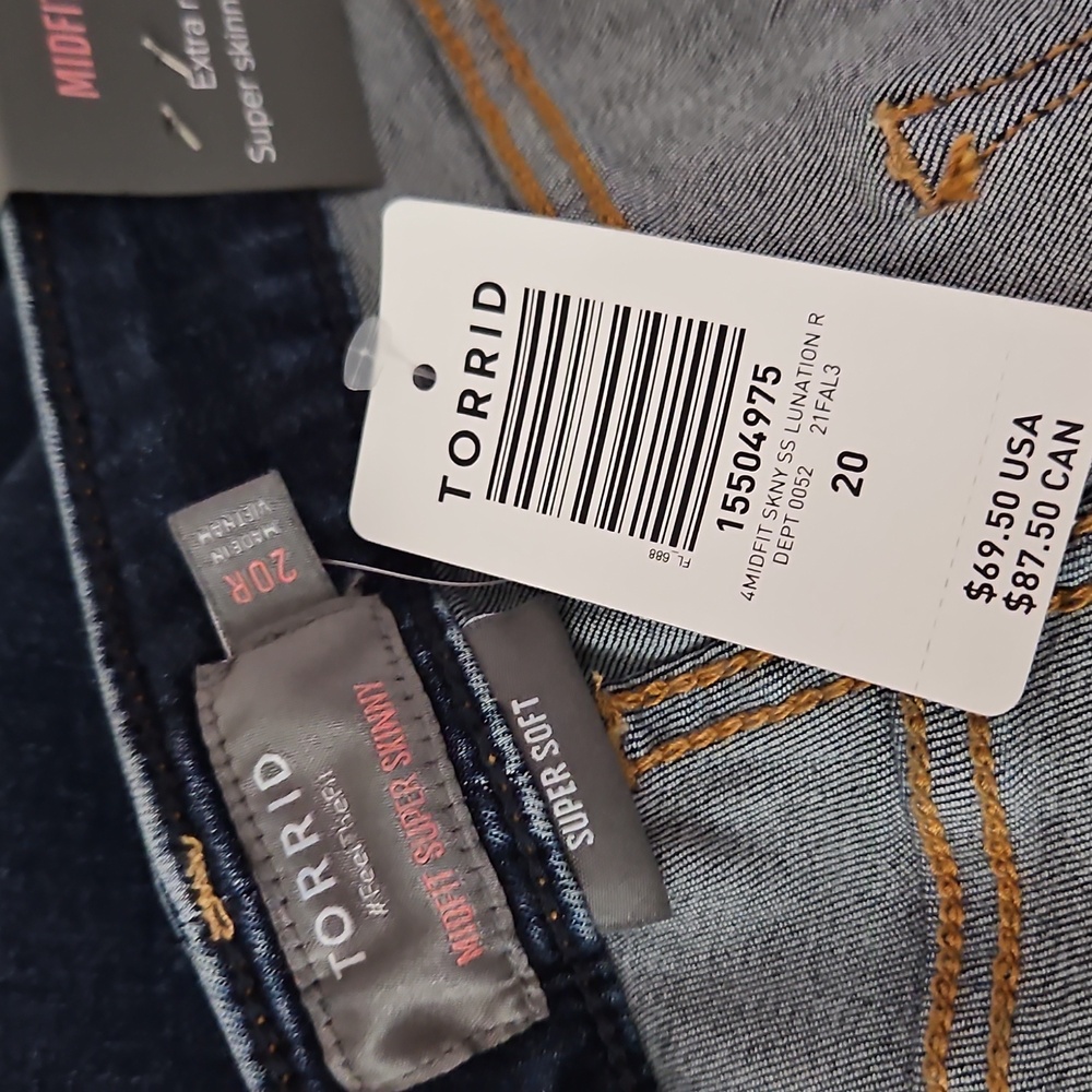 Torrid NWT Midfit Super Skinny Jeans - Picture 6 of 9